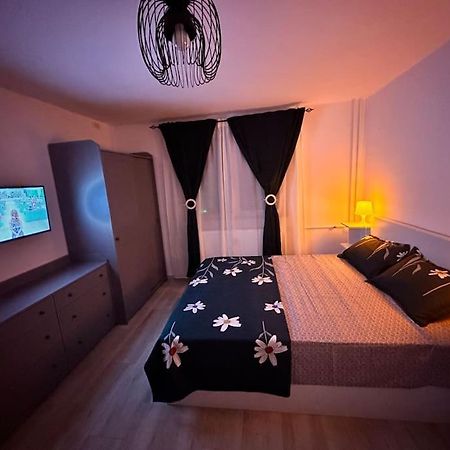Luna Apartament Lägenhet Timişoara Exteriör bild